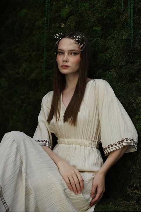 Kol ve Etek Nakışlı Elbise - Taş